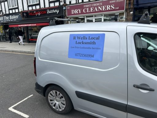 R Wells Locksmith Uxbridge R Wells Local Locksmith Uxbridge