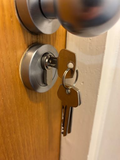 Uxbridge Emergency locksmith service R Wells local locksmith Uxbridge